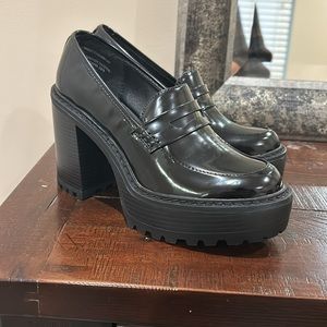 Steven Madden Platform Loafers Excellent Cond. Closet Essential!